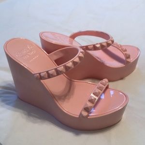 Carmen Sol Pink Wedges